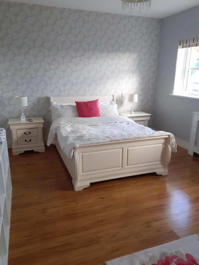 Private Room In Superb House Bed 1 Nobber Екстериор снимка