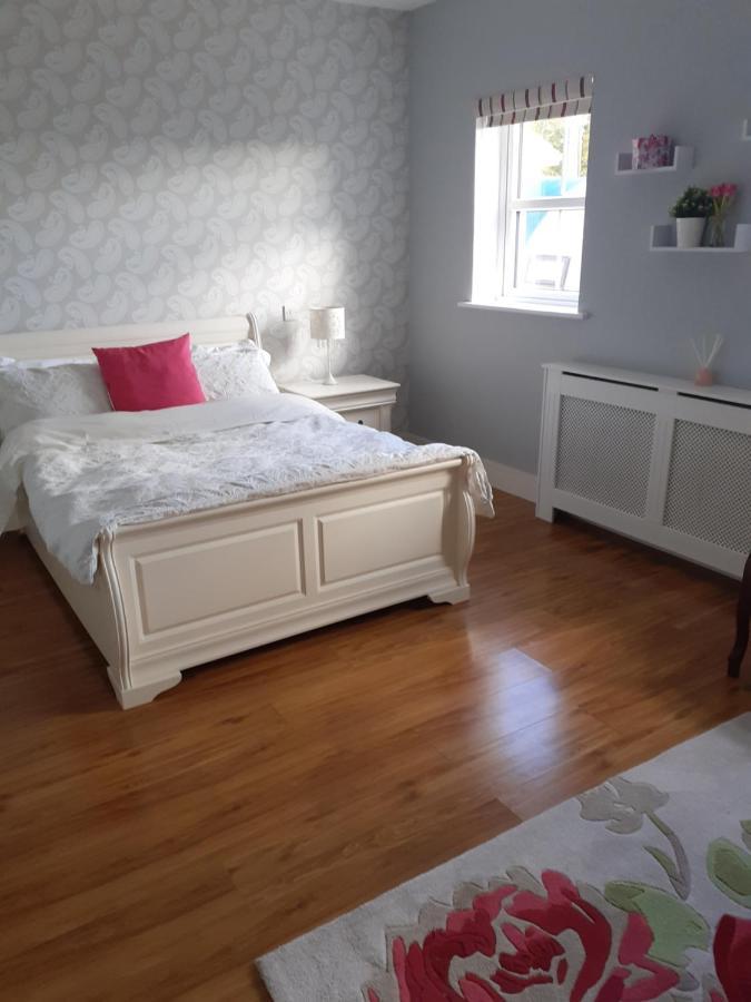 Private Room In Superb House Bed 1 Nobber Екстериор снимка