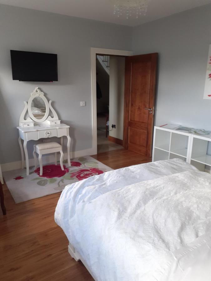 Private Room In Superb House Bed 1 Nobber Екстериор снимка