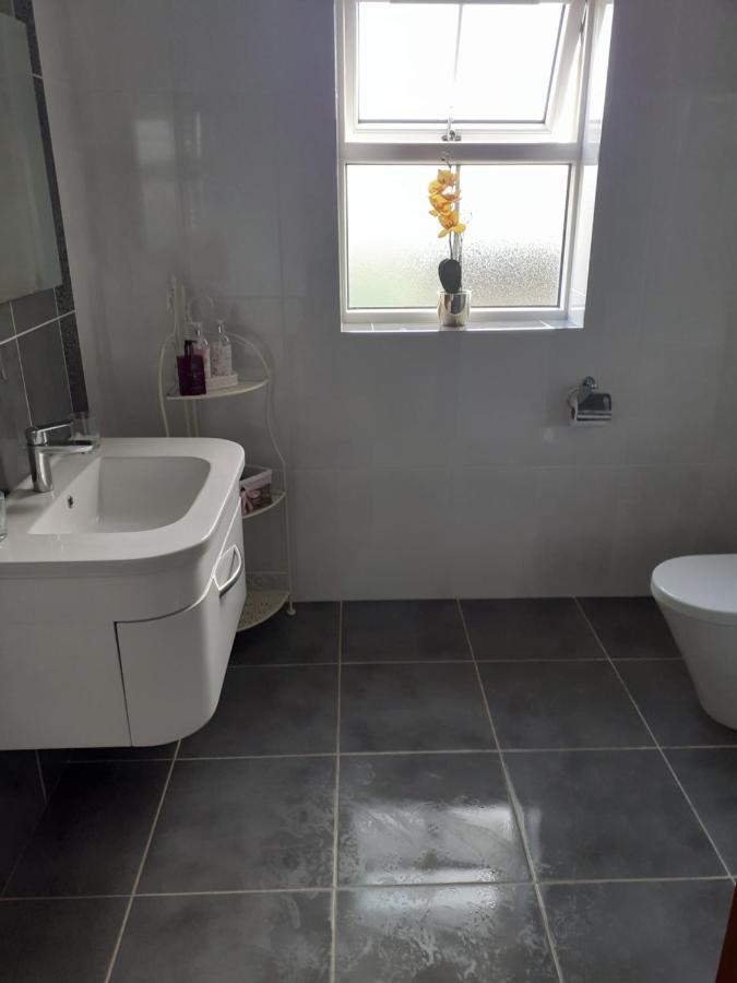 Private Room In Superb House Bed 1 Nobber Екстериор снимка